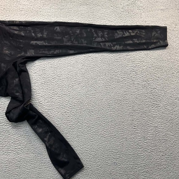 Spanx Leggings Womens Pedal Pusher Size Large Black Camo - Picture 5 of 9